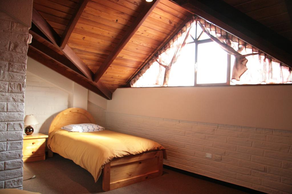 Apartamentos Los Quipus キト 部屋 写真