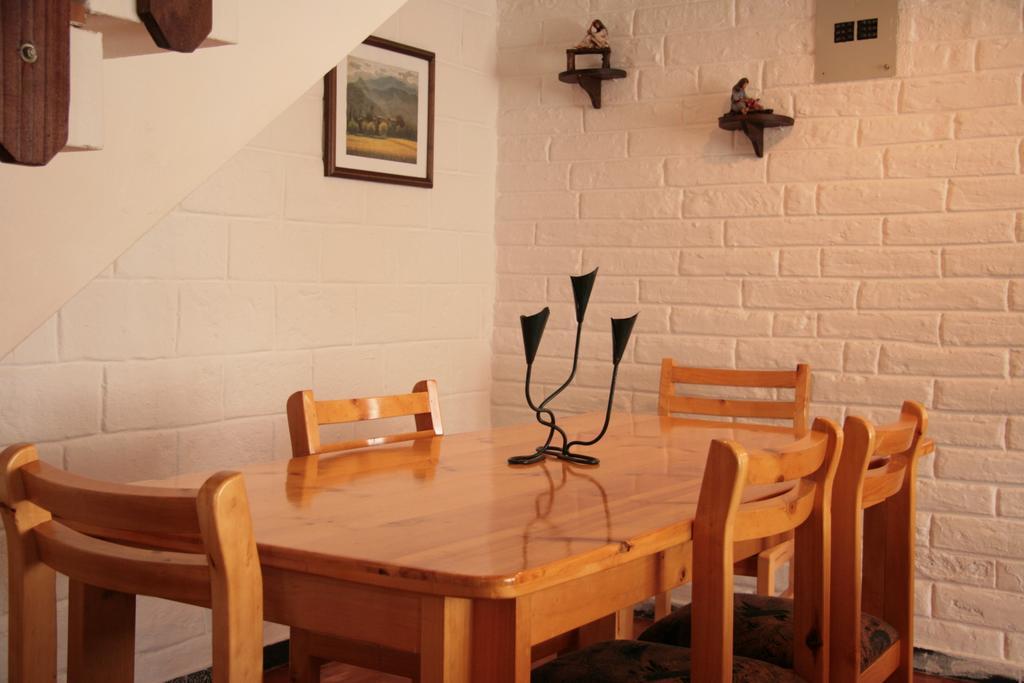 Apartamentos Los Quipus キト 部屋 写真