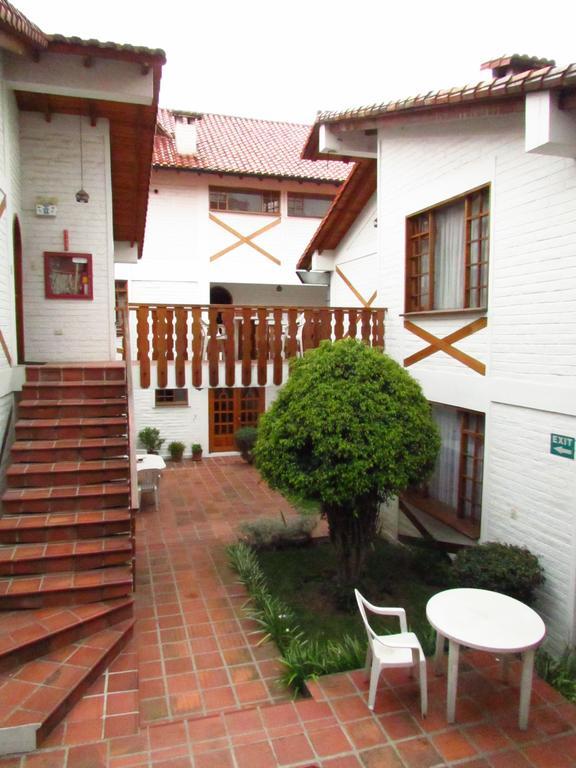 Apartamentos Los Quipus キト エクステリア 写真