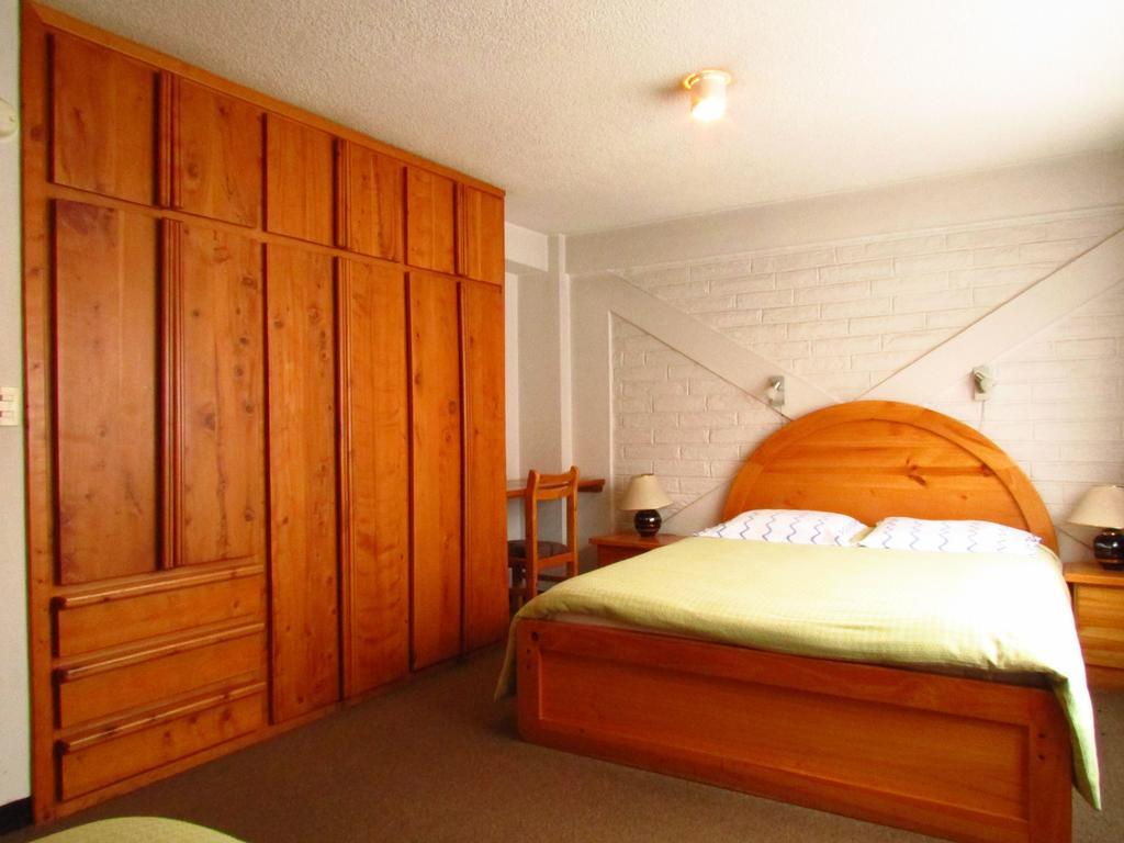 Apartamentos Los Quipus キト 部屋 写真