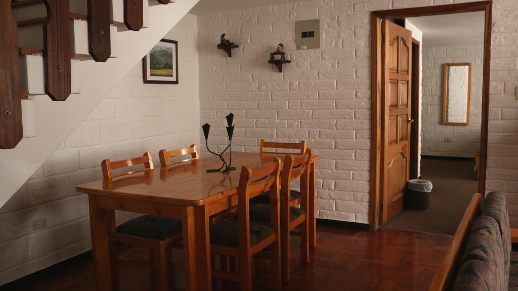 Apartamentos Los Quipus キト 部屋 写真