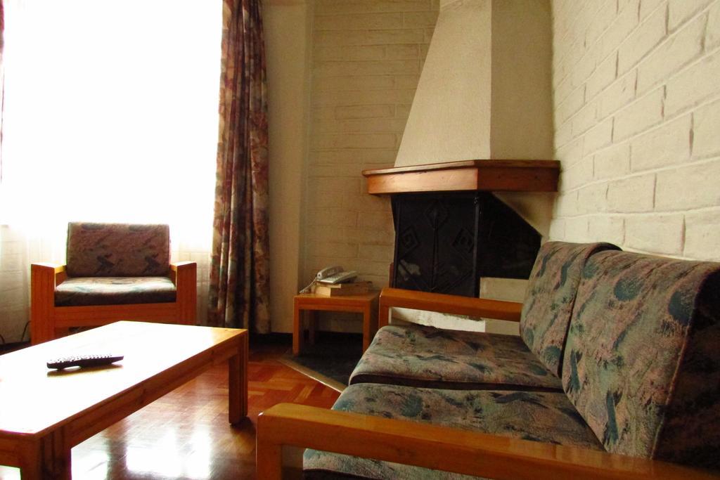 Apartamentos Los Quipus キト 部屋 写真