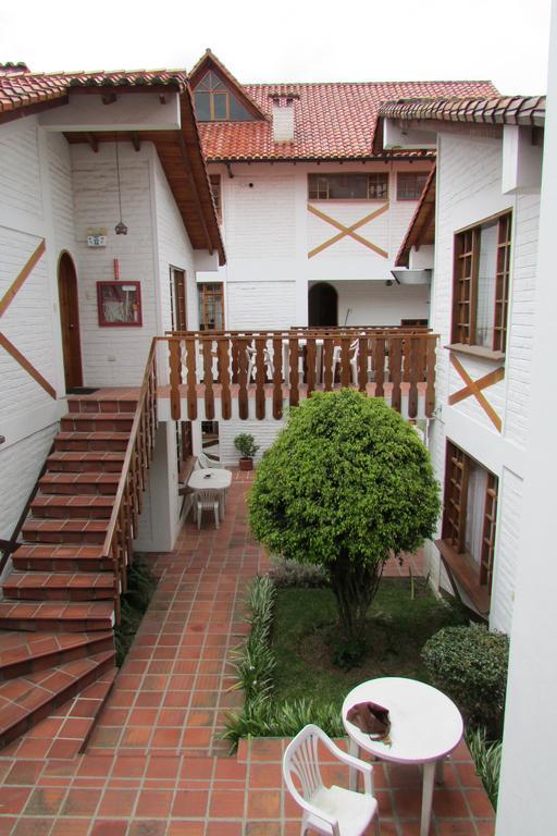 Apartamentos Los Quipus キト エクステリア 写真