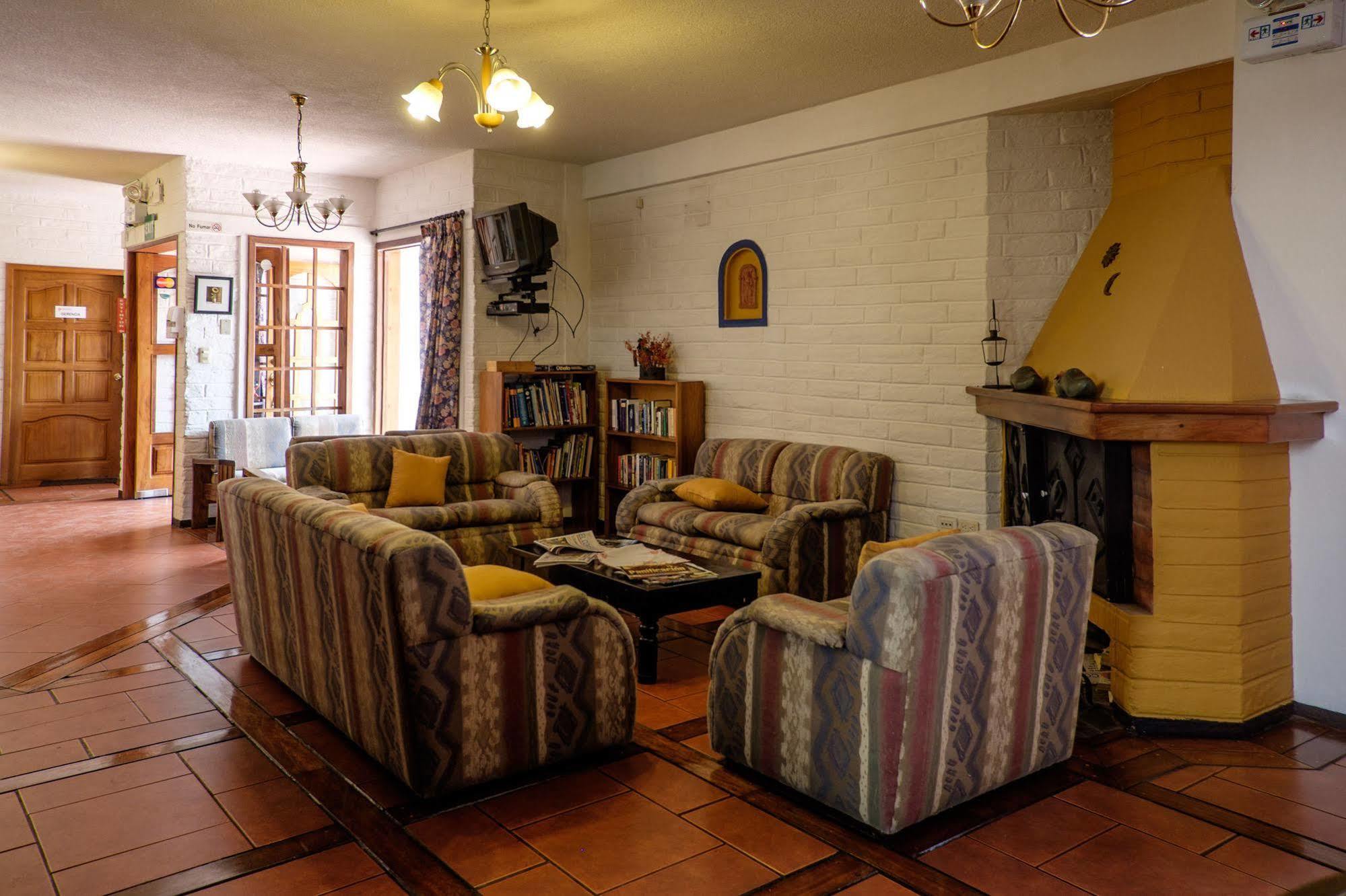 Apartamentos Los Quipus キト エクステリア 写真