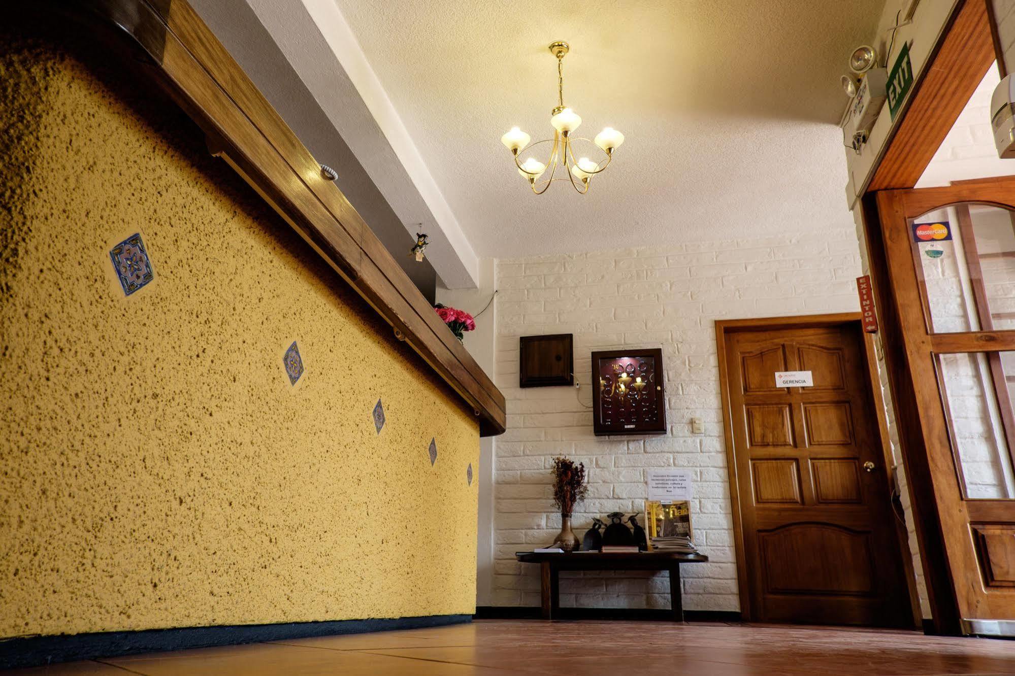 Apartamentos Los Quipus キト エクステリア 写真