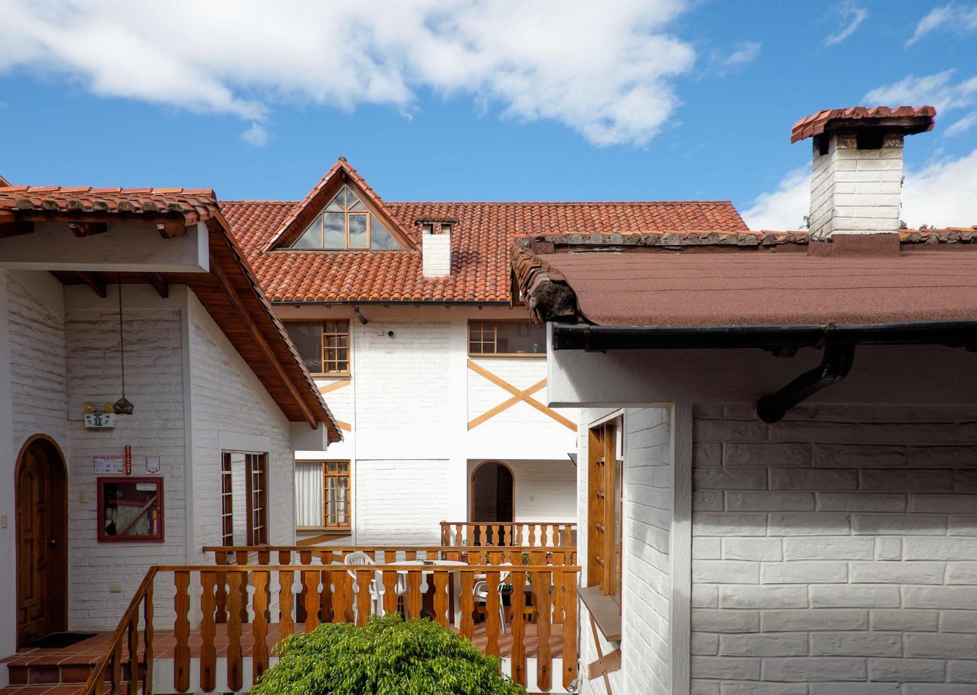 Apartamentos Los Quipus キト エクステリア 写真